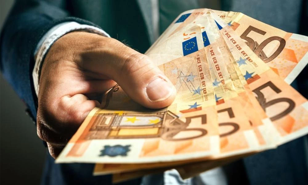 «Παγώνει» εκ νέου η νομοθετική ρύθμιση του κατώτατου μισθού